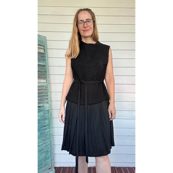 60s Black Dress Sleeveless Pleated Textured Sears Vintage S - Picture 3 of 6